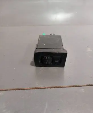Volkswagen Golf IV Seat heating switch 1J0963563B
