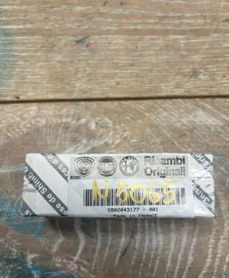 Jeep Cherokee III KJ Glow plug 5802043177