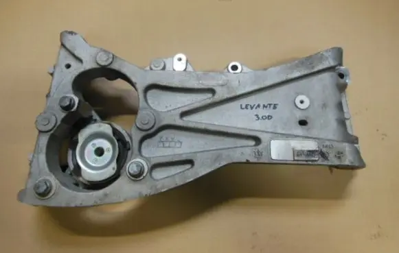 Maserati Levante Engine mounting bracket 670105591