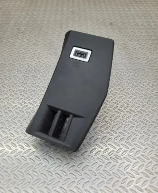 Peugeot 308 USB socket connector 98313506VV