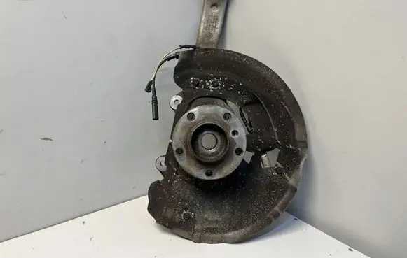 BMW X5 E70 Front wheel hub 6869870 6882263