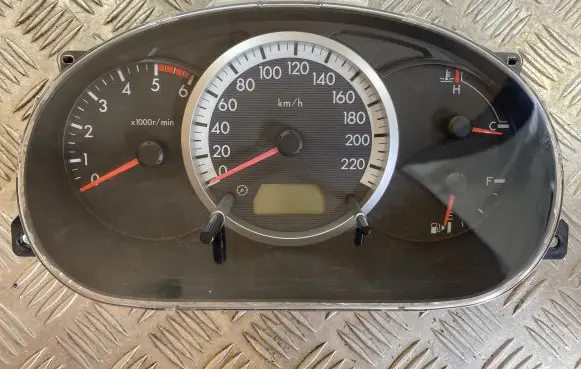 Mazda 5 Speedometer (instrument cluster) C23555430 CC79D 081137280