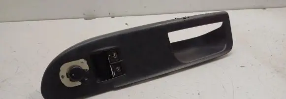 Volkswagen PASSAT B6 Front door window switch trim 3C1867171A