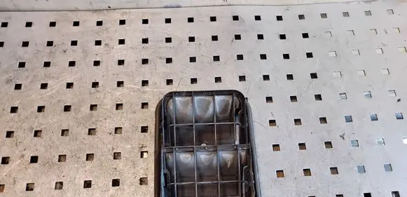 Opel Vivaro Quarter panel pressure vent 8200728288