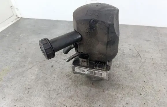Peugeot 407 Power steering pump 9684133180