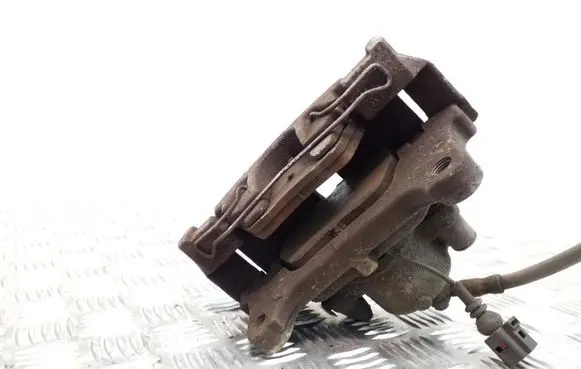 Volkswagen PASSAT CC Front brake caliper