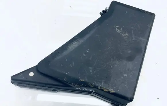 Subaru Outback Fuse box cover mb502104b