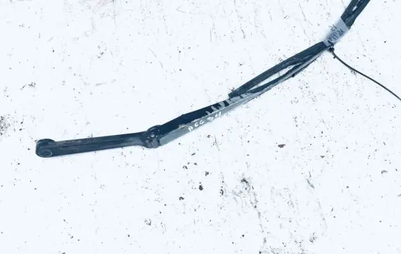 Hyundai Lantra I Front wiper blade arm 19514kwb