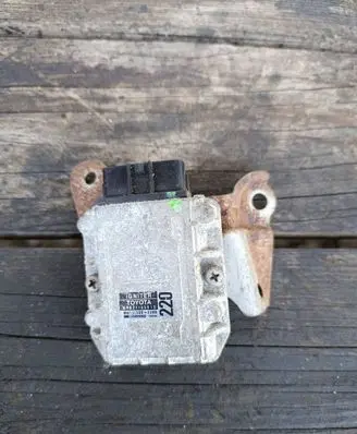 Toyota Corolla E110 Ignition amplifier control unit 8962105010