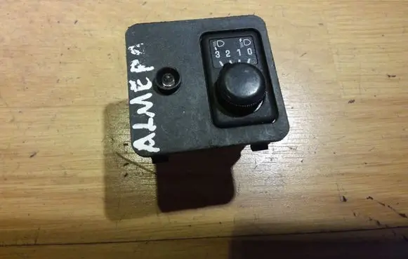 Nissan Almera Headlight level height control switch