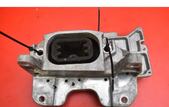 Nissan Pulsar Gearbox mounting bracket 1A0E32-11