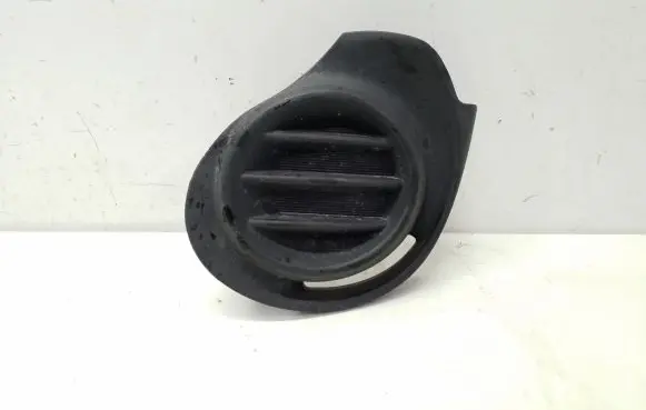 Toyota Prius c Front fog light trim/grill 03538945