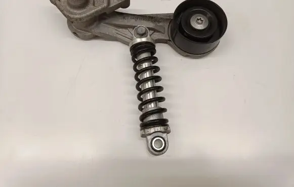 Hyundai Kona I Generator/alternator belt tensioner 2528303HA
