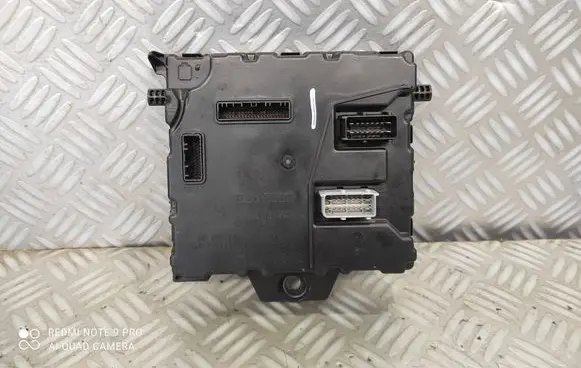 Renault Master III Fuse box set 284B15100R S11357621