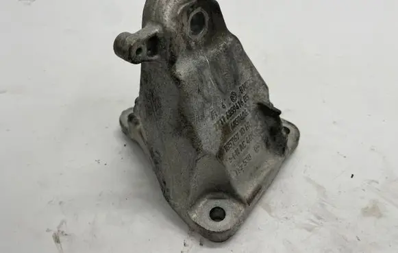 BMW 3 F30 F35 F31 Engine mounting bracket 6859416