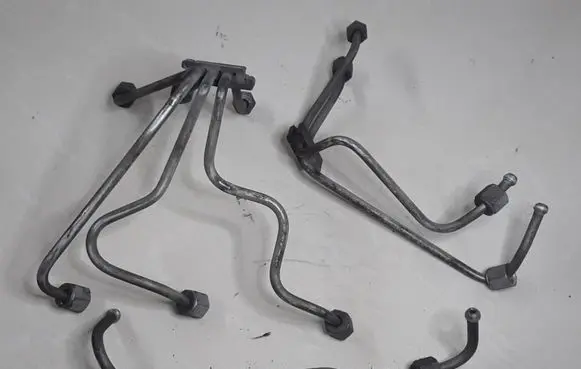 Volvo S60 Fuel injector supply line/pipe 