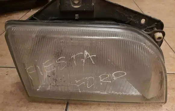 Ford Fiesta Headlight/headlamp 03704748