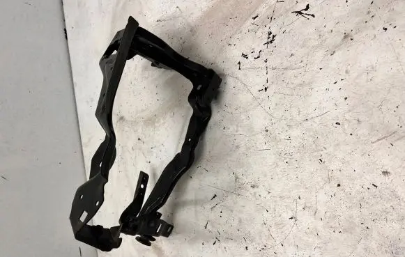 Mercedes-Benz C W204 Radiator support slam panel bracket 204620593