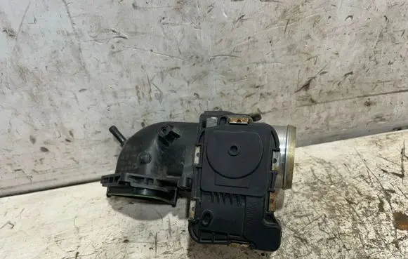 Volkswagen Golf V Throttle valve 03C133062D