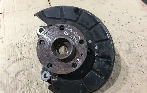 Volkswagen PASSAT B6 Front wheel hub