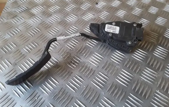 Volvo S40, V40 Accelerator throttle pedal 6PV00830100 30865642 M865642