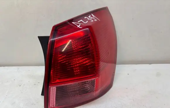 Nissan Qashqai Rear/tail lights 05090