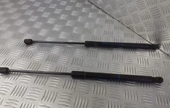 Opel Zafira B Shock absorber/damper mounting bracket 13122695