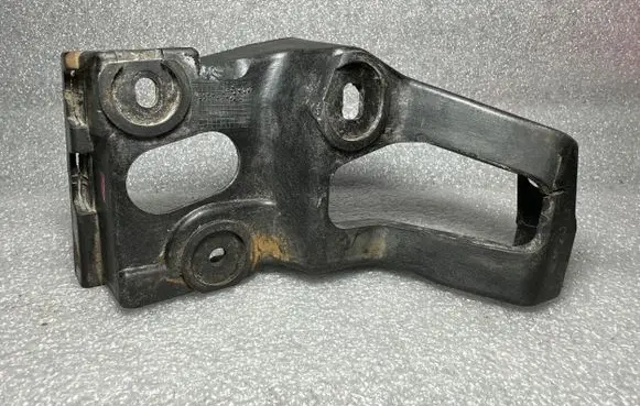 Audi A4 S4 B7 8E 8H Fender mounting bracket 8E0853922C