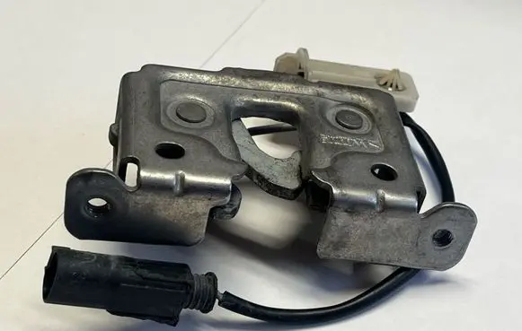 BMW X3 F25 Engine bonnet/hood lock/catch 7210731