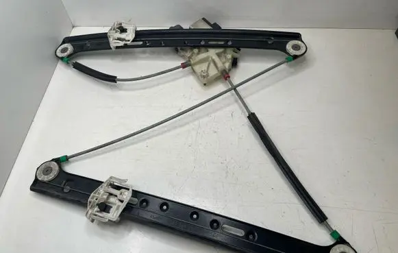 BMW X3 E83 Front door window regulator with motor 3330997