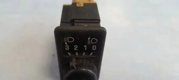 Nissan Primera Headlight level height control switch