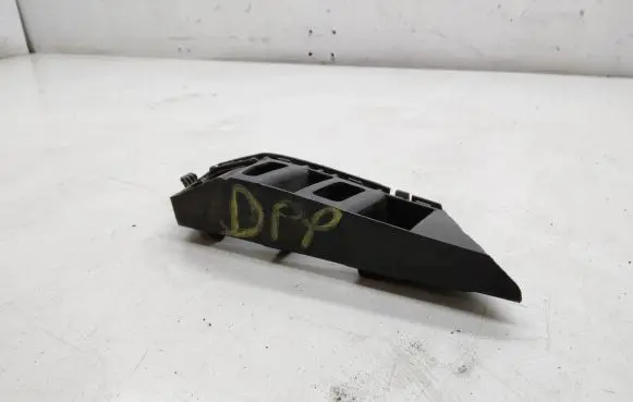 Volkswagen Tiguan Fender mounting bracket 5N0807184
