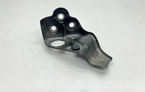 BMW X5 G05 Fender mounting bracket 7418216 741821607