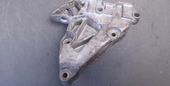 Audi A3 S3 A3 Sportback 8P Engine mounting bracket 06F199207P