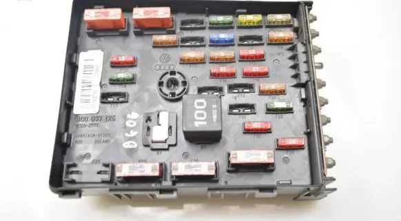 Volkswagen PASSAT B6 Fuse module 3C0937125