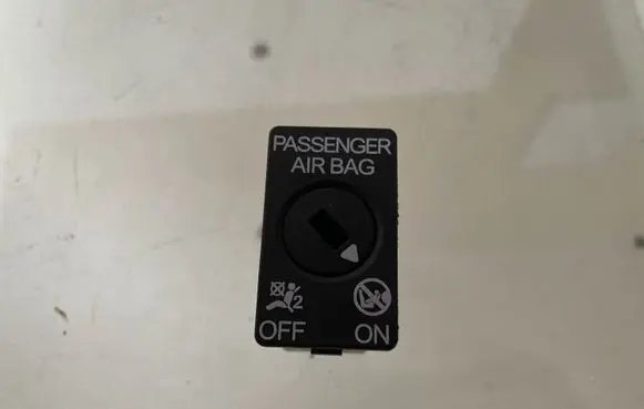 Passenger airbag on/off switch