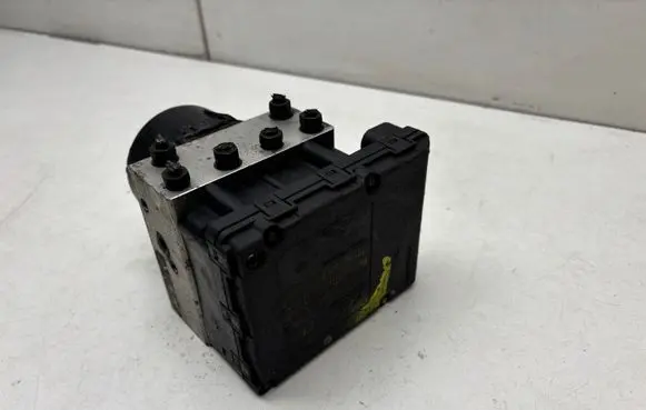 Volkswagen Golf IV ABS Pump 1J0907379P 1J0614117D