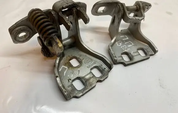 Jeep Grand Cherokee (WK) Front door hinge set 