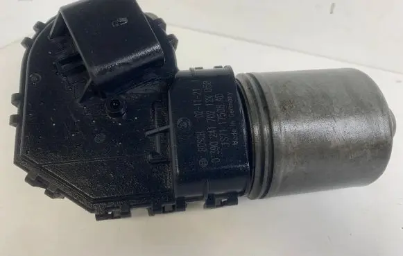 Ford Mondeo Mk III Wiper motor 0390241702