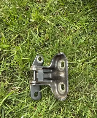 Opel Astra J Rear door lower hinge