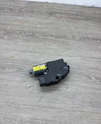 Volkswagen PASSAT B7 Sunroof motor/actuator 8R0959591A 0390200074