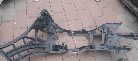 Mercedes-Benz E W212 Front bumper mounting bracket A2128853865