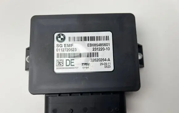 BMW 5 F10 F11 Hand brake control module 6854856 23122010 32620264A