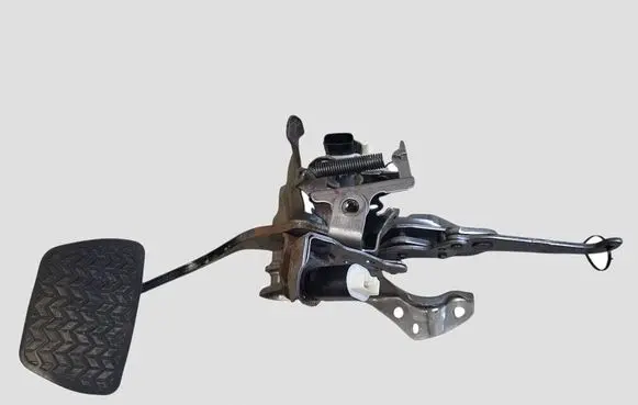 Toyota RAV 4 (XA50) Brake pedal