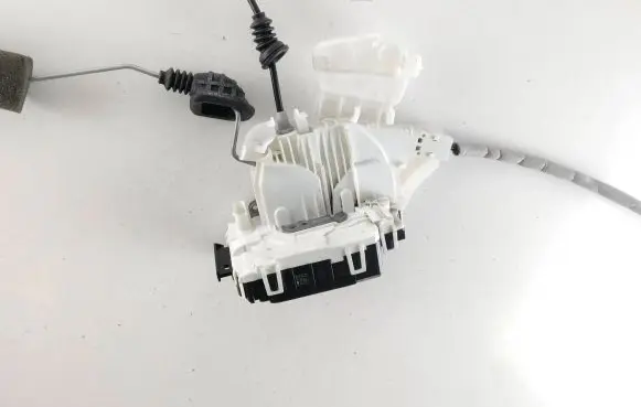 Mercedes-Benz CLS C218 X218 Front door lock A0997200435