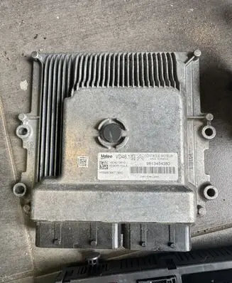Peugeot 2008 II Engine control unit/module 160420610 9813454380 V29065154A