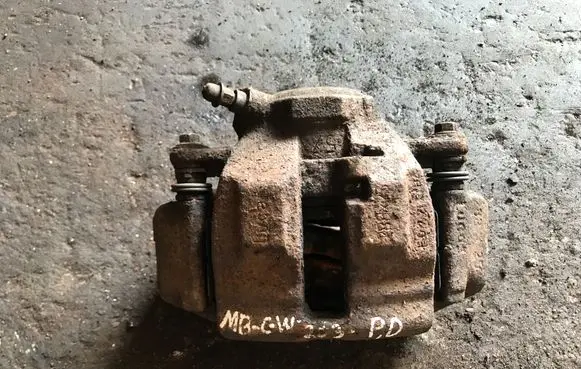 Mercedes-Benz C W203 Front brake caliper