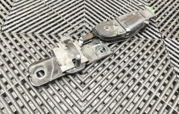 Audi A6 C7 Tailgate/trunk/boot lift motor 4H0827105
