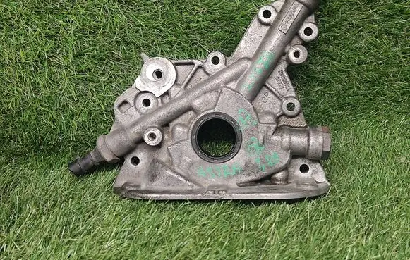 Opel Astra H Oil pump 13105998