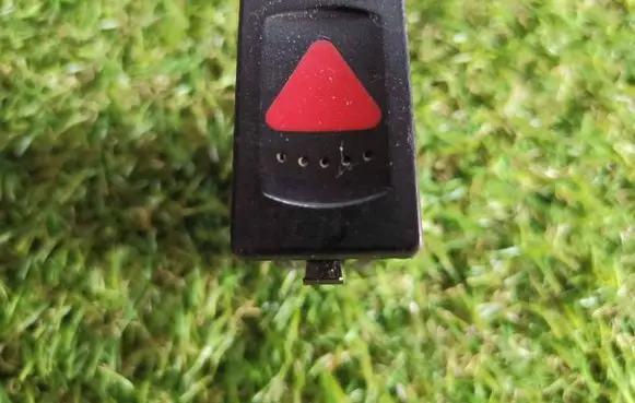 Volkswagen Golf IV Hazard light switch